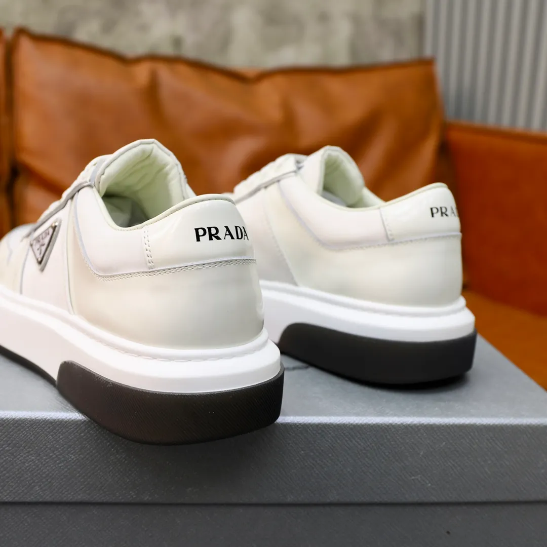 Factory price: 720 top original order Brand: PRADA (Prada) Standard code: Men's size 38/44 (45 can be customized) Grade: Same as the official website Material: Original cowhide, cowhide lining, original combination two-color wear-resistant soft outsole Style category: casual sports version, young fashion, European and American trend, British style Color: actual picture color